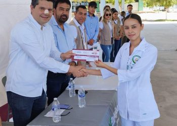 Entrega Gobierno de Sonora más de 500 becas al alumnado de la UTEtchojoa.
