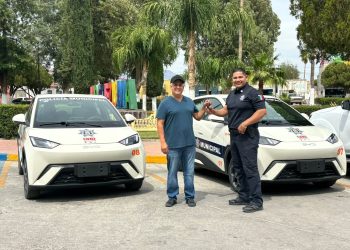 Alcalde panista de Moctezuma renuncia a sueldo y compra patrullas eléctricas, paneles solares y rehabilita Casa de la Cultura.