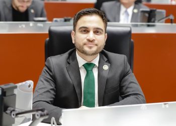 Diputado René García impulsa servicios de salud psicológica para menores sonorenses.