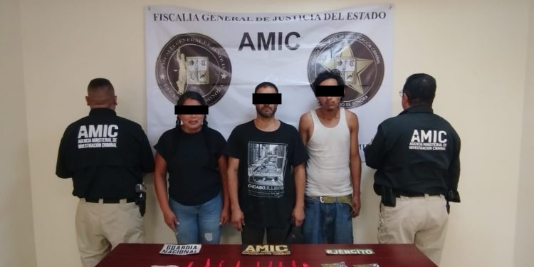 Aseguran a tres personas en cateo por narcomenudeo en San Luis Río Colorado.