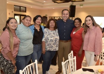 Reconocen Toño Astiazarán y Patty Ruibal labor de servidoras públicas para la ciudadanía.
