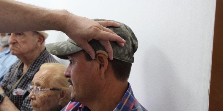 Extiende Comudis convocatoria para donación de auxiliares auditivos.