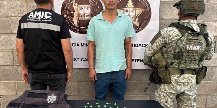 Capturan AMIC y DEFENSA a presunto narcomenudista en colonia Las Amapolas en Hermosillo.