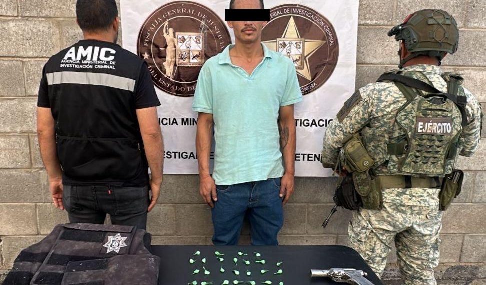Capturan AMIC y DEFENSA a presunto narcomenudista en colonia Las Amapolas en Hermosillo.