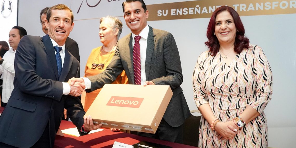 Reconoce Gobernador Durazo vocación transformadora de las maestras y los maestros: Froylán Gámez.