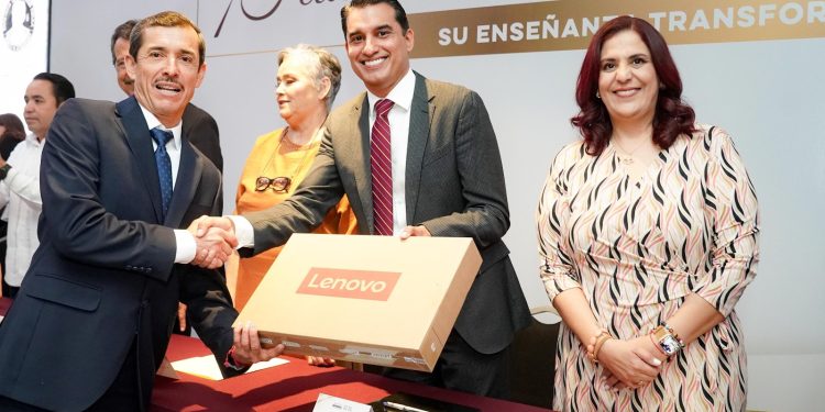 Reconoce Gobernador Durazo vocación transformadora de las maestras y los maestros: Froylán Gámez.