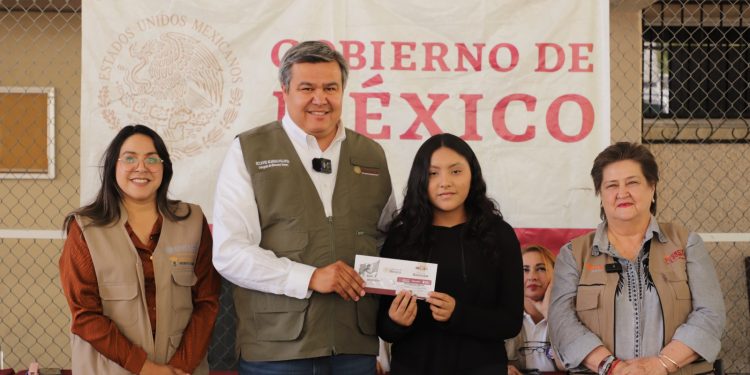 Aprendices sonorenses del Programa Jóvenes Construyendo el Futuro reciben su pago: Octavio Almada Palafox.