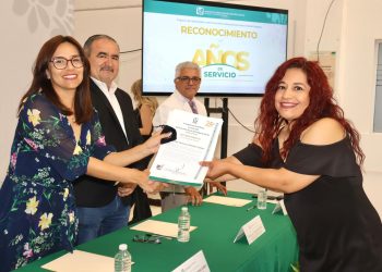 Reconoce IMSS en Sonora a personal con 25 y 30 años de servicio.