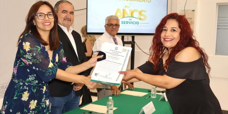 Reconoce IMSS en Sonora a personal con 25 y 30 años de servicio.