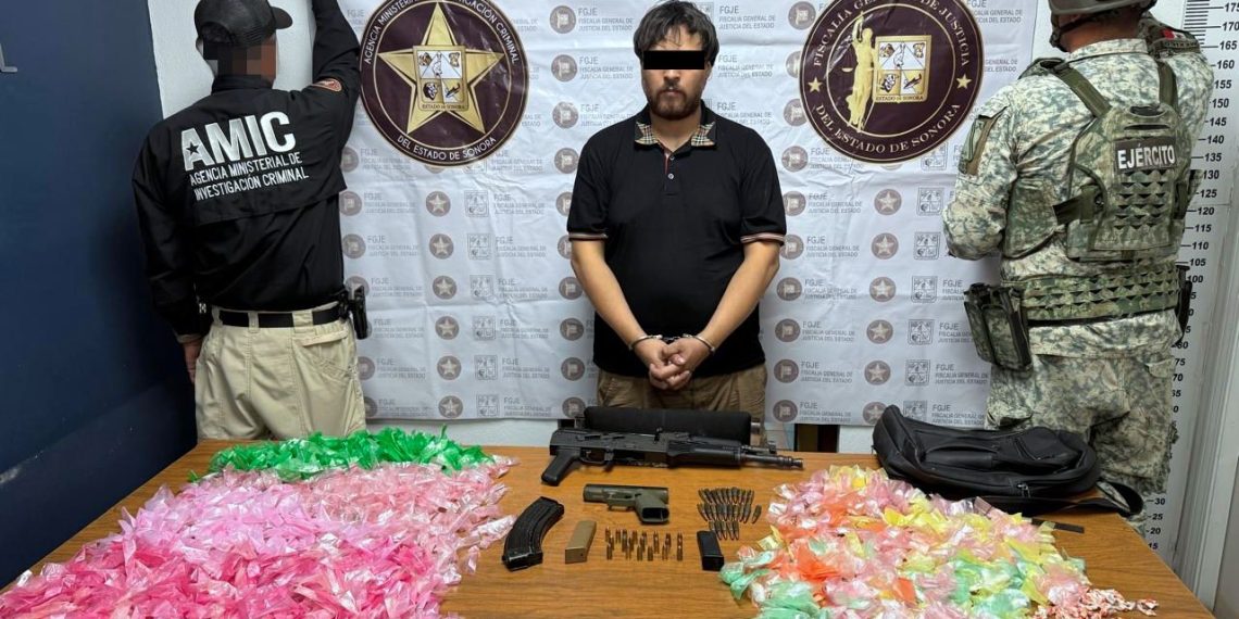 Aseguran AMIC y DEFENSA armas, drogas, vehículo robado y capturan a un sujeto en Nogales.