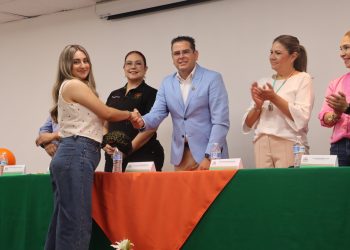 Fomenta Unisierra investigación científica y tecnológica en estudiantes universitarios.