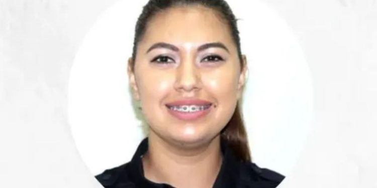 Muere policía municipal al Impactar su auto contra un caballo en la carretera Hermosillo – Bahía de Kino.