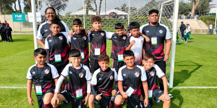 Alumnado de Nogales representa a Sonora en Torneo Nacional de Futbol Escolar.