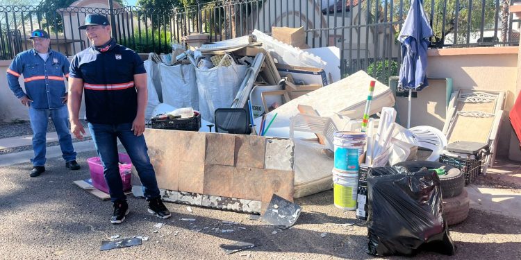 Beneficia Ayuntamiento a familias de Villa Bonita y alrededores con retiro de 31 toneladas de descacharre.