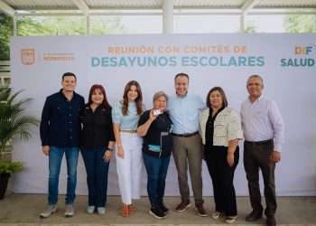Anuncia Toño Astiazarán junto a Patty Ruibal clínica CRECES En Salud en la Café Combate.