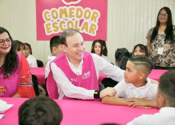 Sonora arranca distribución de libros de texto y desayunos gratuitos para alumnos de educación básica.