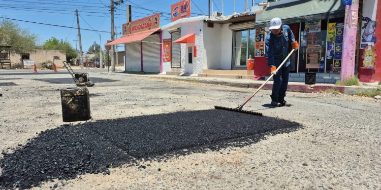 Continúa Gobierno Municipal con rehabilitación y mantenimiento de calles en colonias de Hermosillo.
