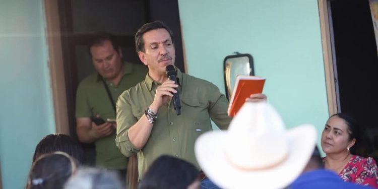 David Figueroa lleva jornada 18 de “Diputado en tu Colonia” a la San Judas.