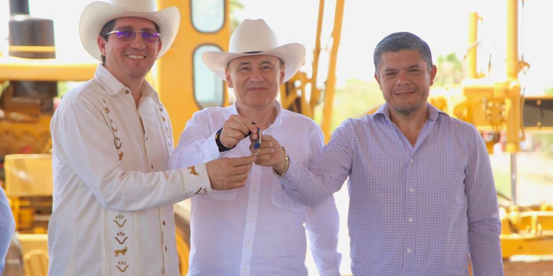 Gobernador Durazo cumple a pequeños productores del sur; salda deuda histórica con entrega de apoyos.