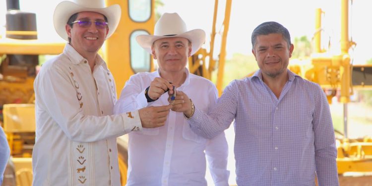 Gobernador Durazo cumple a pequeños productores del sur; salda deuda histórica con entrega de apoyos.