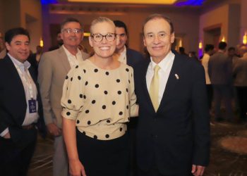 Inauguran Gobernador Durazo y Gobernadora Hobbs cumbre Sonora-Estados Unidos, Arizona-México en Phoenix.