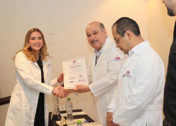 Reconoce a estudiantes de medicina que concluyeron su internado en Isssteson.