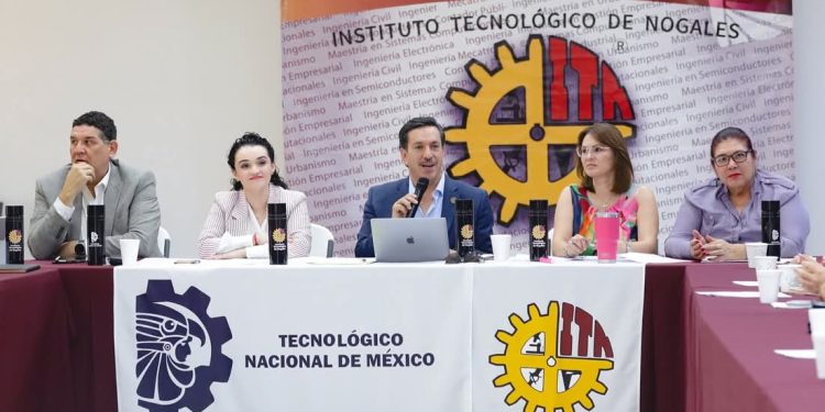 Impulsa David Figueroa protección integral a los migrantes en Sonora.