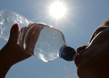 Exhorta Gobierno de Sonora a protegerse del calor extremo y atender señales de alarma.