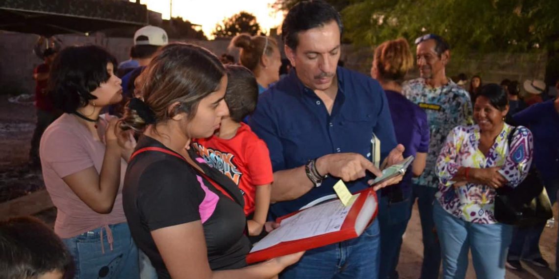 Lleva David Figueroa “Diputado en tu Colonia” a la Machi López.