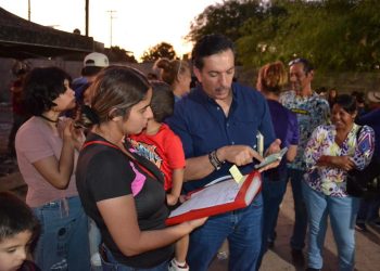 Lleva David Figueroa “Diputado en tu Colonia” a la Machi López.