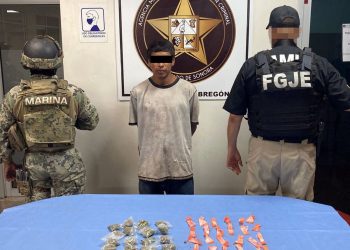 Aseguran a sujeto en posesión de droga y catean domicilio en Ciudad Obregón.