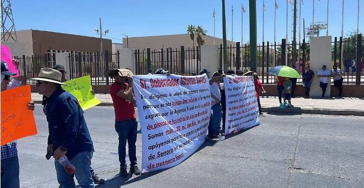 Dueños de autos extranjeros exigen placas en Hermosillo: así fue la protesta frente al CUM.