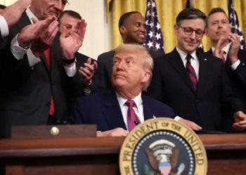 Trump comunica a 530 mil migrantes el fin de permiso humanitario: “EU primero”.