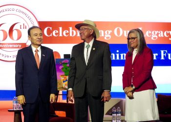 Gobernador Durazo y Gobernadora Hobbs celebran 66 años de alianza comercial y prosperidad compartida.