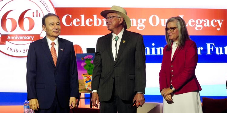 Gobernador Durazo y Gobernadora Hobbs celebran 66 años de alianza comercial y prosperidad compartida.