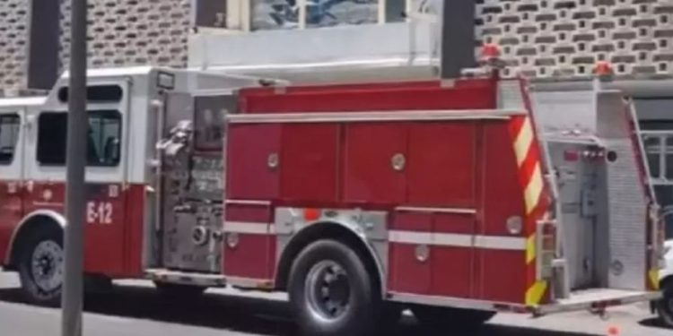 ¡Susto en oficinas de Isssteson! Tres personas quedan atrapadas en ascensor.