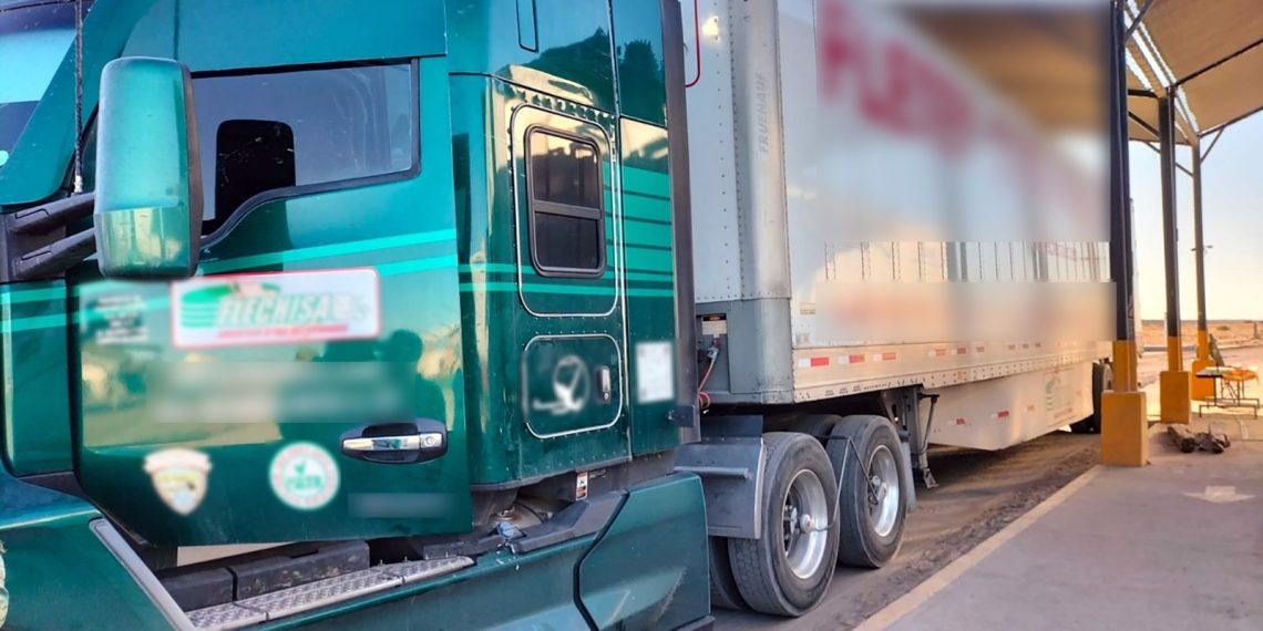 Detienen a persona por transportar a migrantes originarios de Camerún.