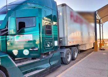 Detienen a persona por transportar a migrantes originarios de Camerún.