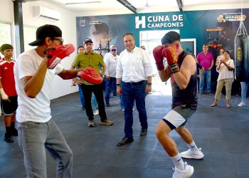 Columna Nada Personal: 1.- Toño Astiazarán: El alcalde que también juega por el deporte. 2.- En Sonora, Educación y nutrición: cimientos del futuro sonorense.