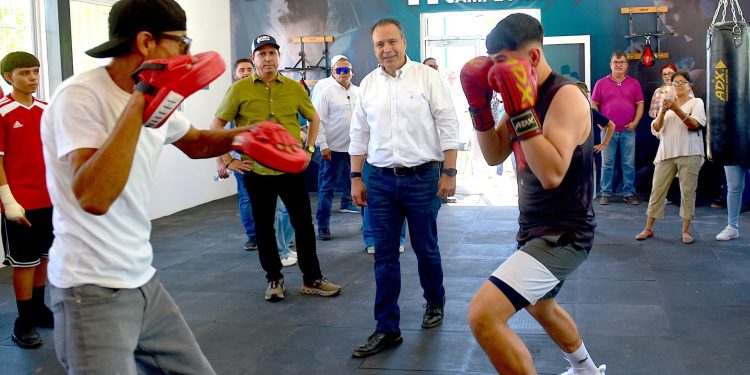Columna Nada Personal: 1.- Toño Astiazarán: El alcalde que también juega por el deporte. 2.- En Sonora, Educación y nutrición: cimientos del futuro sonorense.