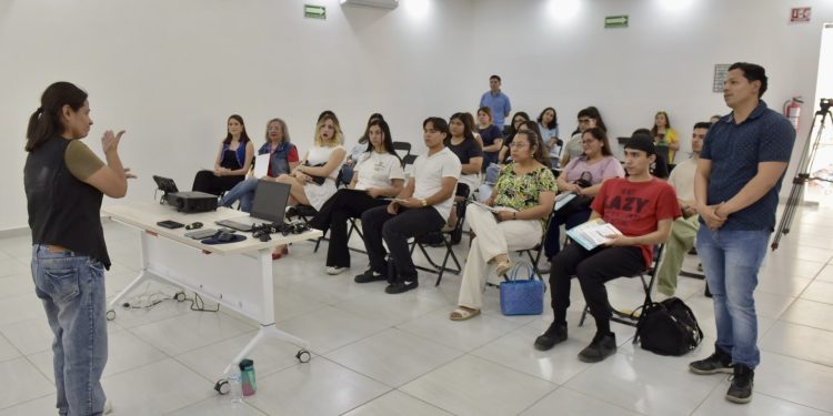 Inicia con éxito el Taller de Lengua de Señas Mexicana del Gobierno Municipal.