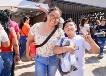 Concluye entrega de uniformes gratuitos en los 72 municipios de Sonora.