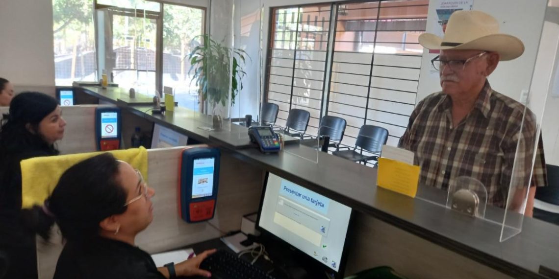 Atiende Gobierno de Sonora módulos de credencialización de transporte y electrolinera en vacaciones.