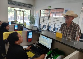 Atiende Gobierno de Sonora módulos de credencialización de transporte y electrolinera en vacaciones.
