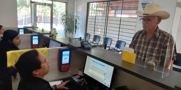 Atiende Gobierno de Sonora módulos de credencialización de transporte y electrolinera en vacaciones.