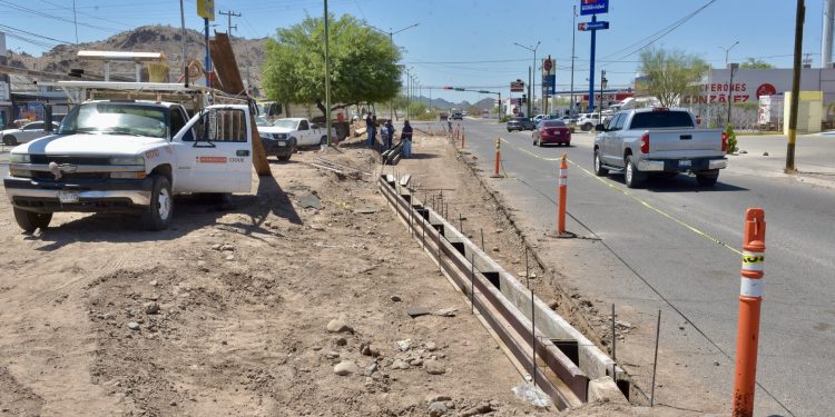 Se agregará un carril de vuelta a izquierda en Las Quintas y Camino del Seri.