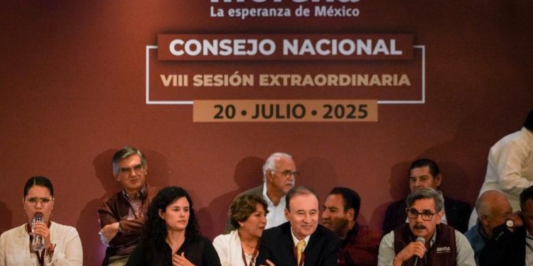 Alfonso Durazo llama a cerrar filas en Morena y rechaza oportunismo político.