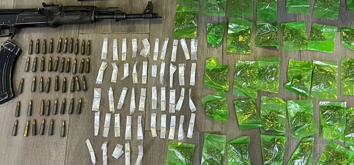 Detiene Gobierno de Sonora a personas con sustancias prohibidas y arma en Caborca.