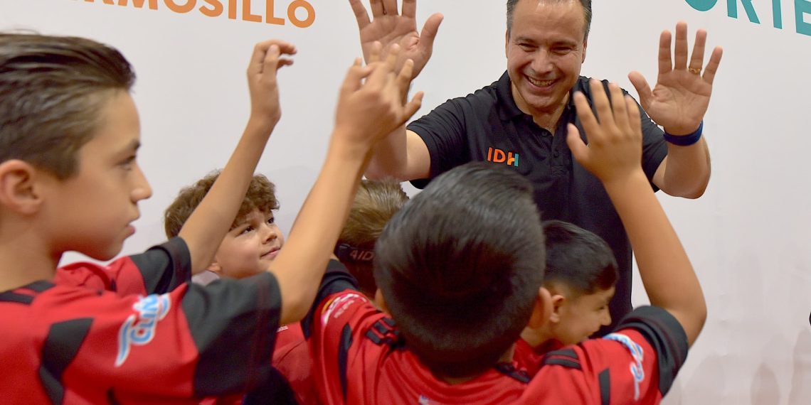 Inicia Toño Astiazarán los programas “Promotores CRECES en Deporte” y “Jugando Seguro en la H”.