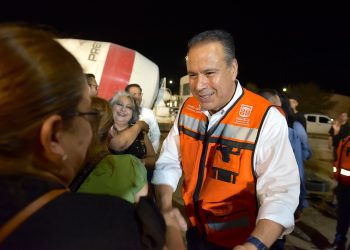 Cumple Antonio Astiazarán con obra de puente peatonal y vehicular en Puerta del Rey.